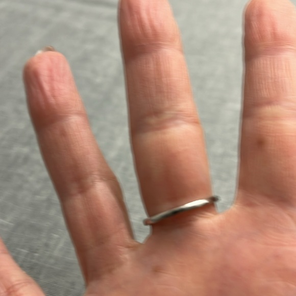 Silver ring - Picture 2 of 3